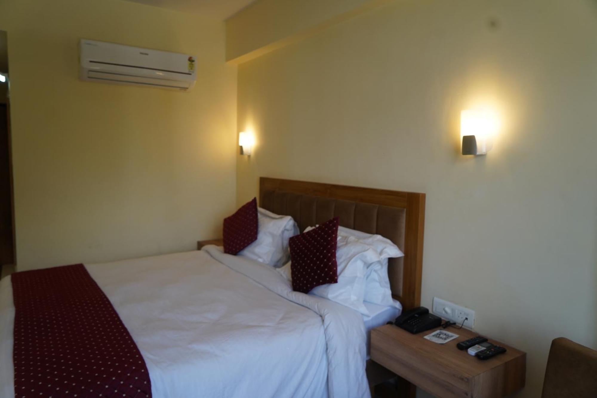 Hotel Forest Avenue - Best Luxury Hotel In Dehradun Eksteriør billede