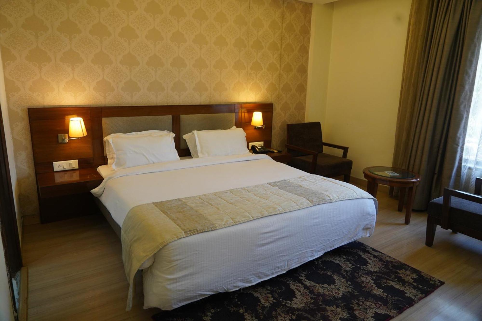 Hotel Forest Avenue - Best Luxury Hotel In Dehradun Eksteriør billede