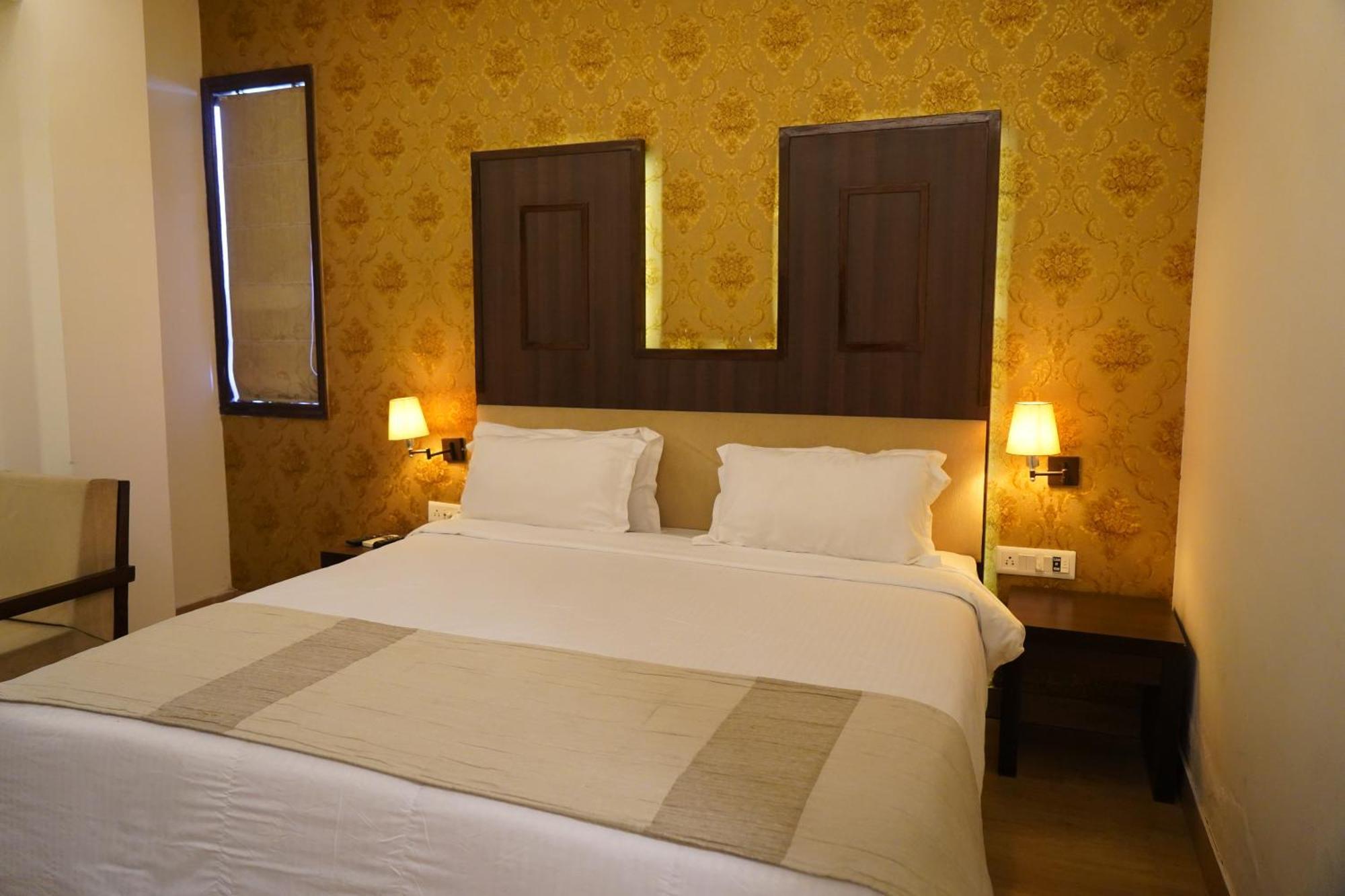 Hotel Forest Avenue - Best Luxury Hotel In Dehradun Eksteriør billede
